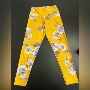 Onzie Floral Print Leggings
Size M/L
Excellent Condition